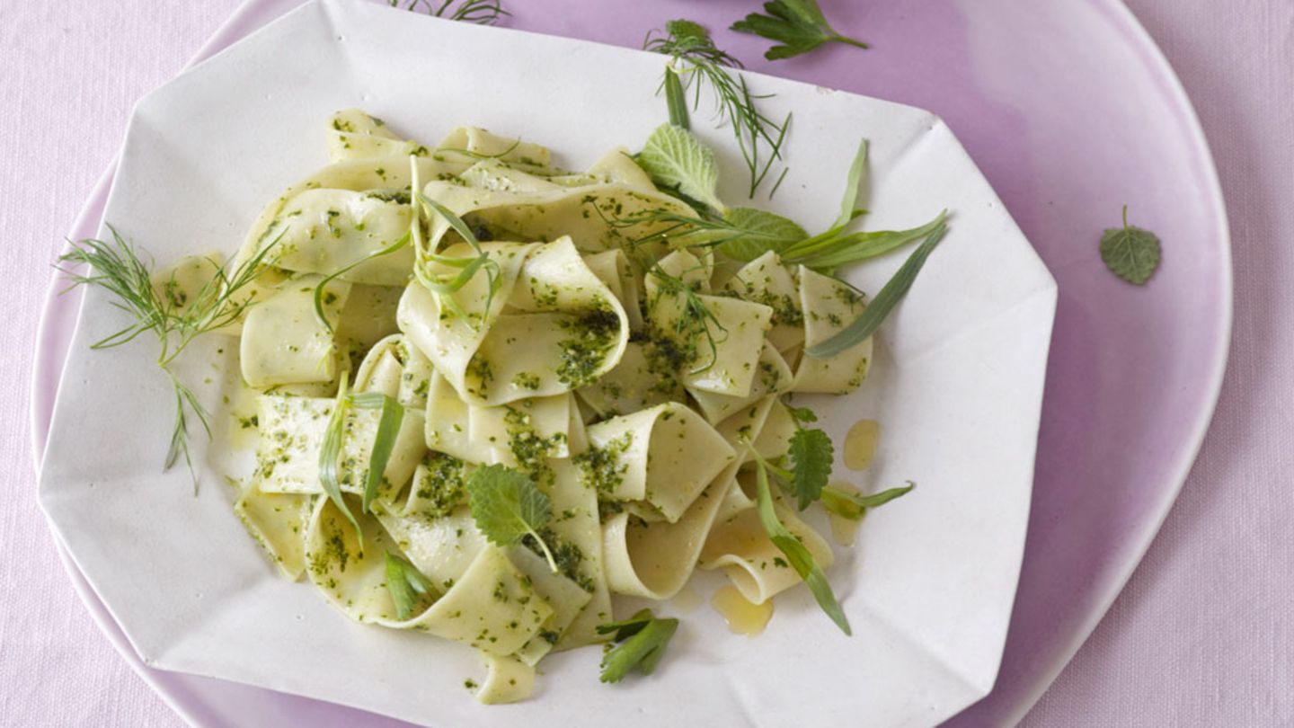 Pasta mit 7-Kräuter-Pesto Rezept
