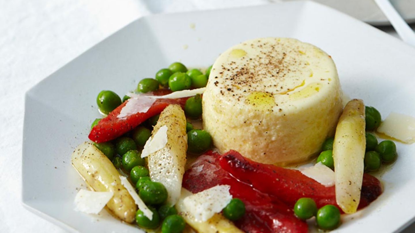 Spargel-Flan mit Paprikasalat Rezept
