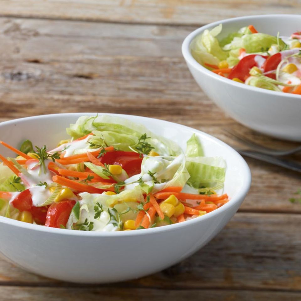 Bunter Salat mit Kressesauce