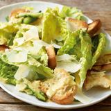 Caesarsalat mit Spargel