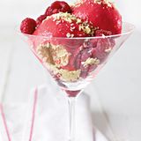 Erdbeer-Himbeer-Eis mit Schoki