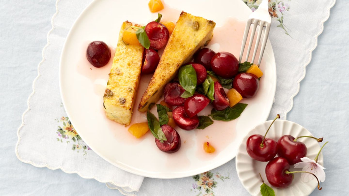 Kirschsalat mit gebratener Pistazien-Polenta Rezept