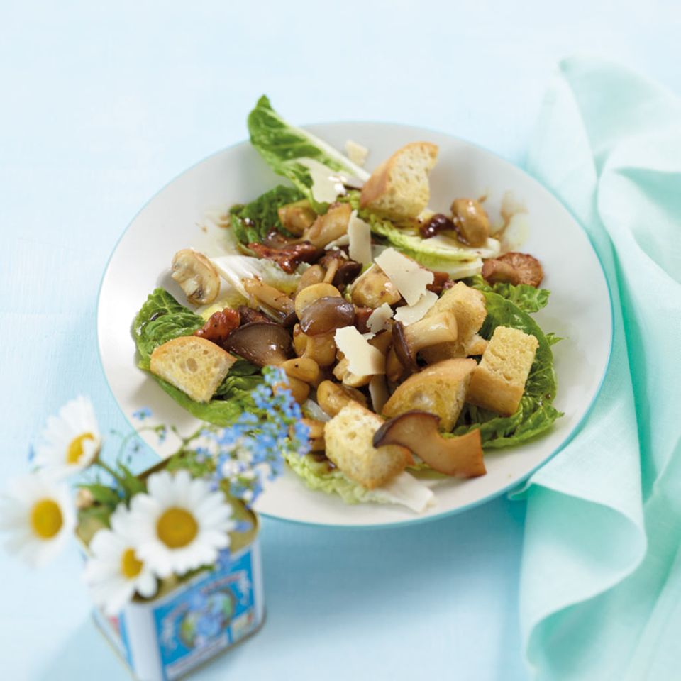 Pilzsalat mit Croûtons