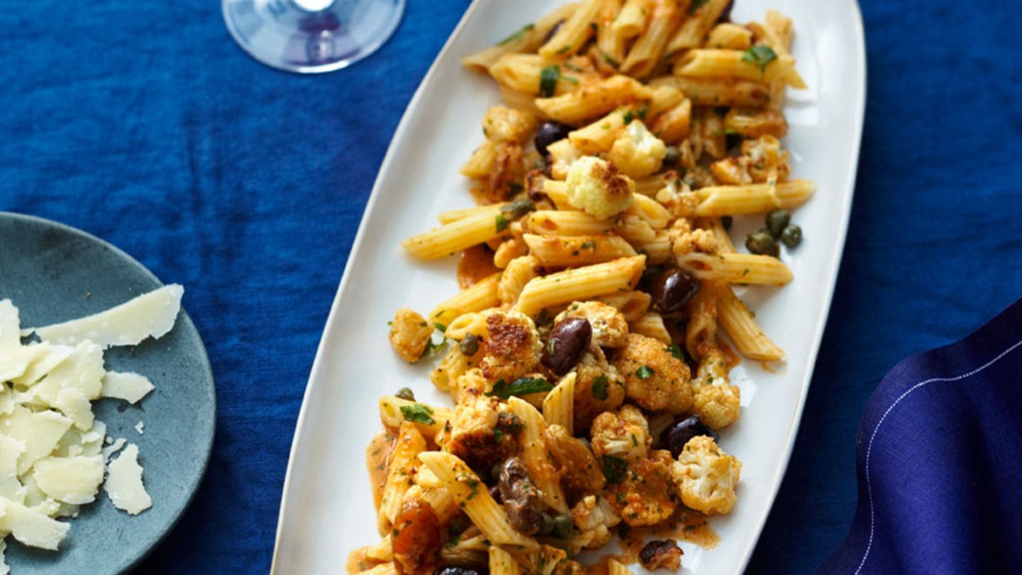 Pasta mit geröstetem Blumenkohl und Tomaten-Pesto Rezept