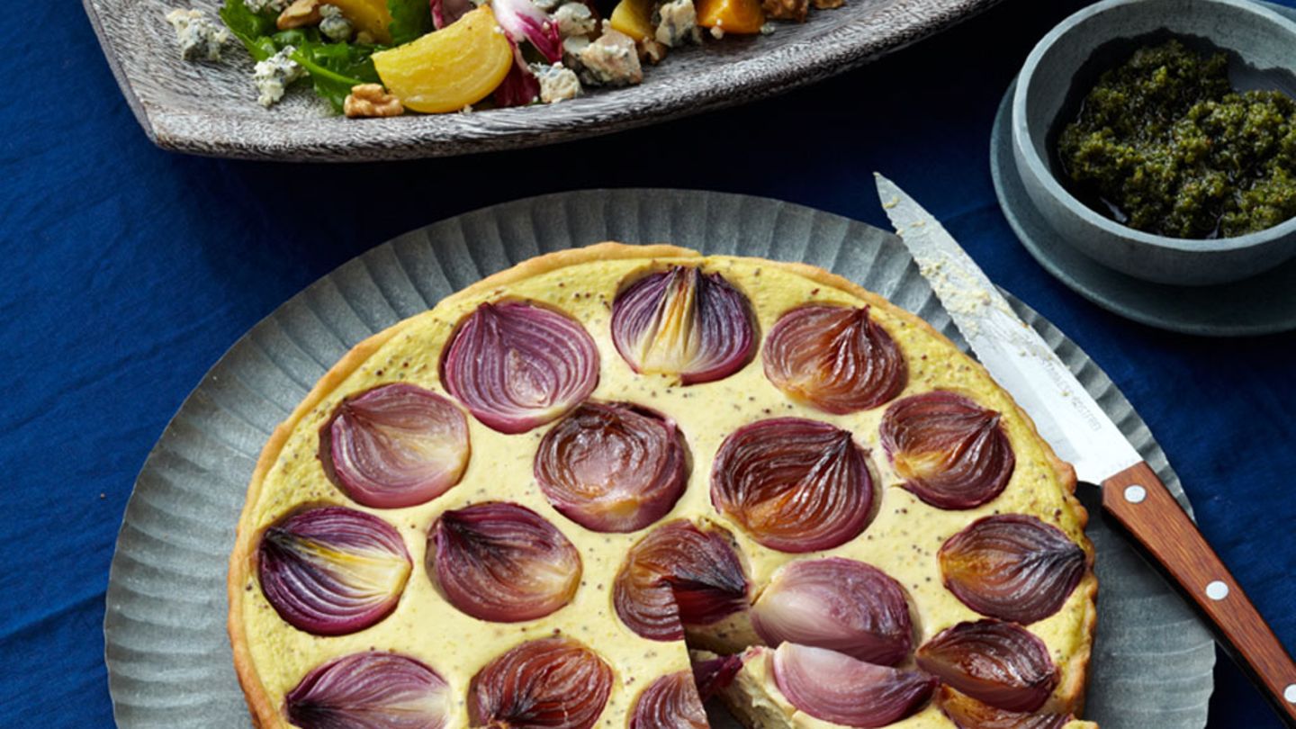 Rote-Zwiebel-Quiche mit Rauchmandel-Pesto Rezept