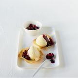Weiße Schoko-Orangen-Mousse mit Cranberry-Sauce