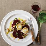 Rote Bete mit Apfel- Vinaigrette und Ziegenkäse