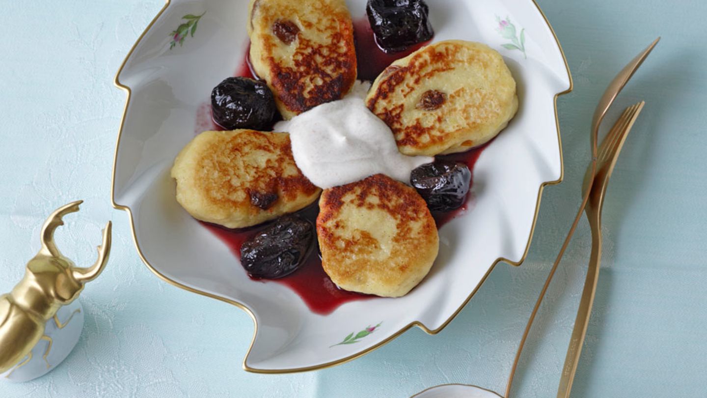 Quarkkeulchen mit Stollengewürzen und Backpflaumen Rezept - [ESSEN UND ... Quarkkeulchen mit Stollengewürzen und Backpflaumen Rezept - [ESSEN UND ...