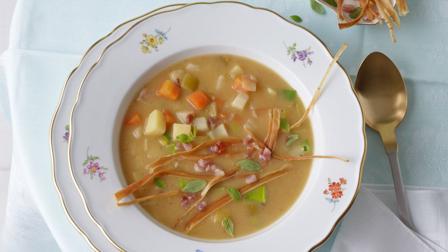 Kartoffelsuppe mit Petersilienwurzel-Chips Rezept