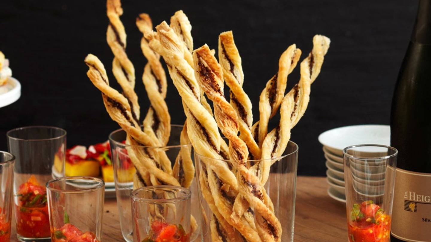 Tapenade-Stangen mit Tomaten-Salsa Rezept