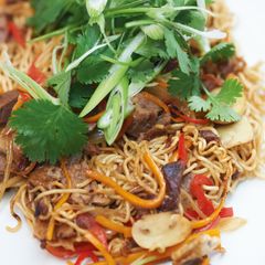 Asia-Nudelpfanne mit Gans