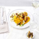 Möhren-Steckrüben-Püree mit Blumenkohl und Aprikosen-Salsa