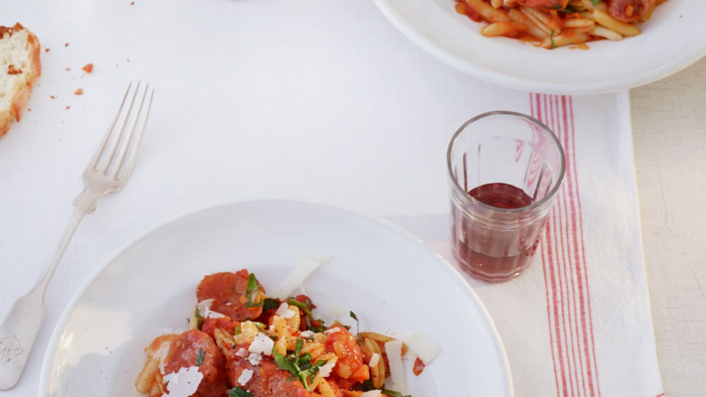 Aus Sardinien: Gnocchetti sardi mit Tomaten und Fenchel-Bratwurst Rezept