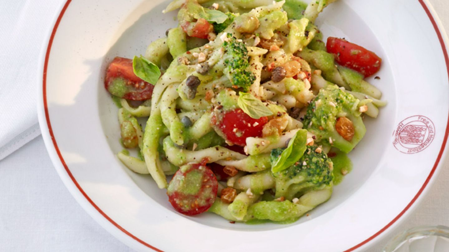 Von Sizilien: Fusilli mit Brokkoli und Mandeln Rezept