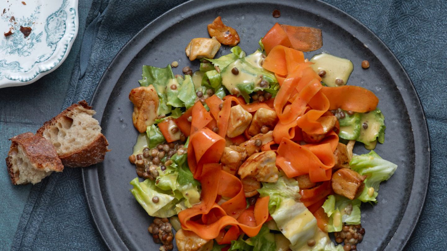 Endiviensalat mit Linsen, Möhren und Huhn Rezept