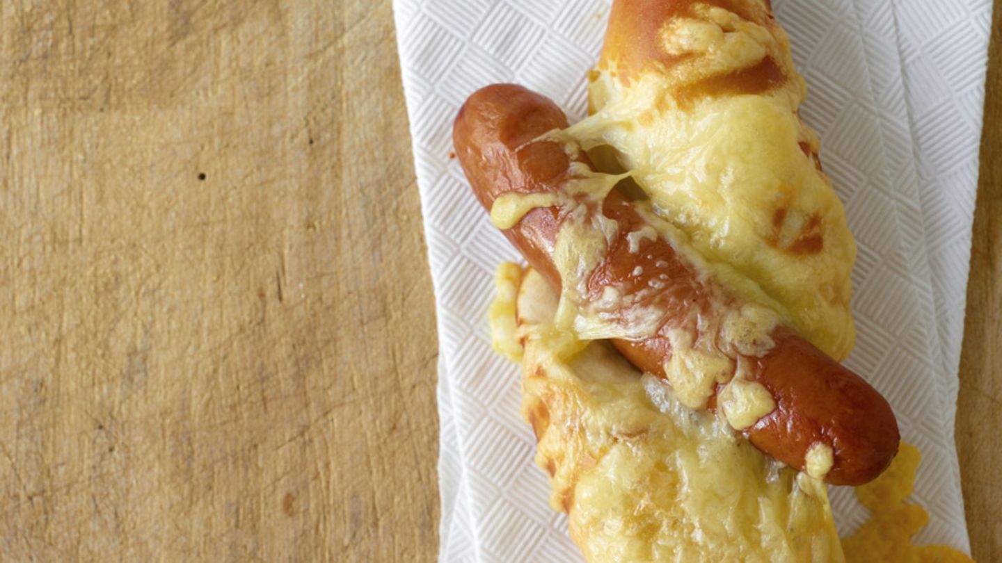 Würstelstange mit Käse Rezept