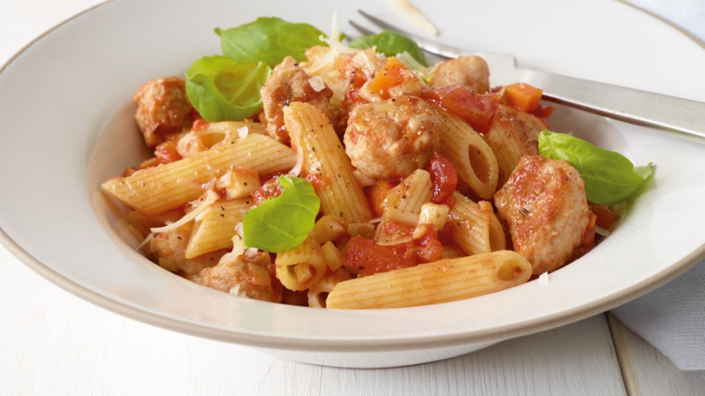 Penne mit Bratwurst-Sugo Rezept