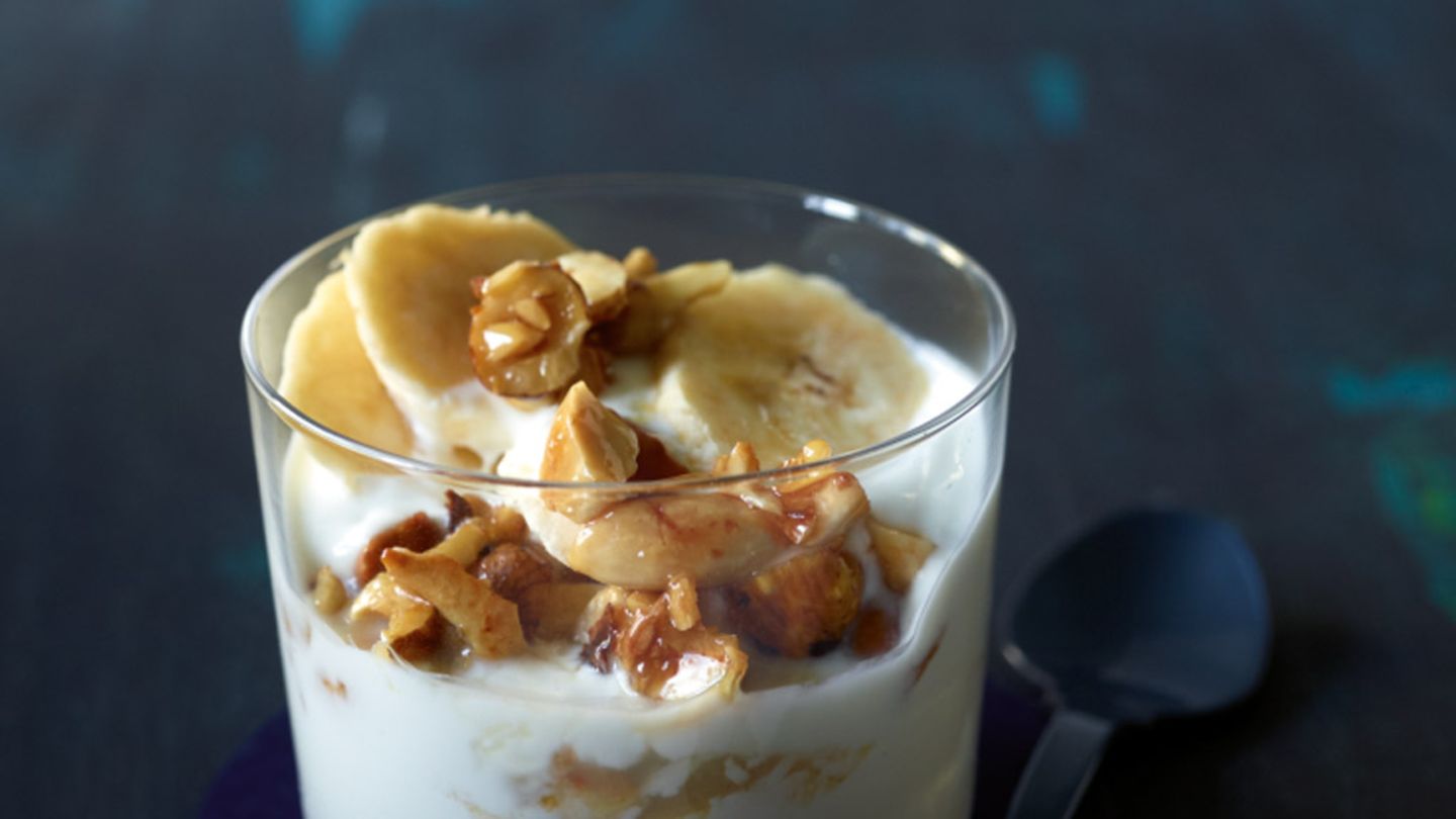 Bananenjoghurt mit Honignüssen Rezept - [ESSEN UND TRINKEN]