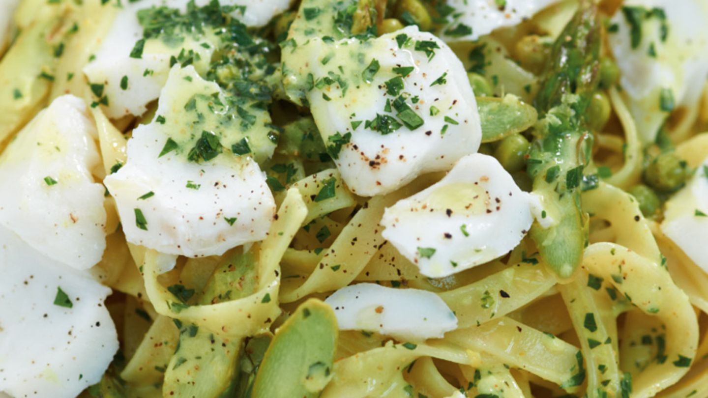 Nudeln mit Zitronen-Curry-Sahne und Fisch Rezept