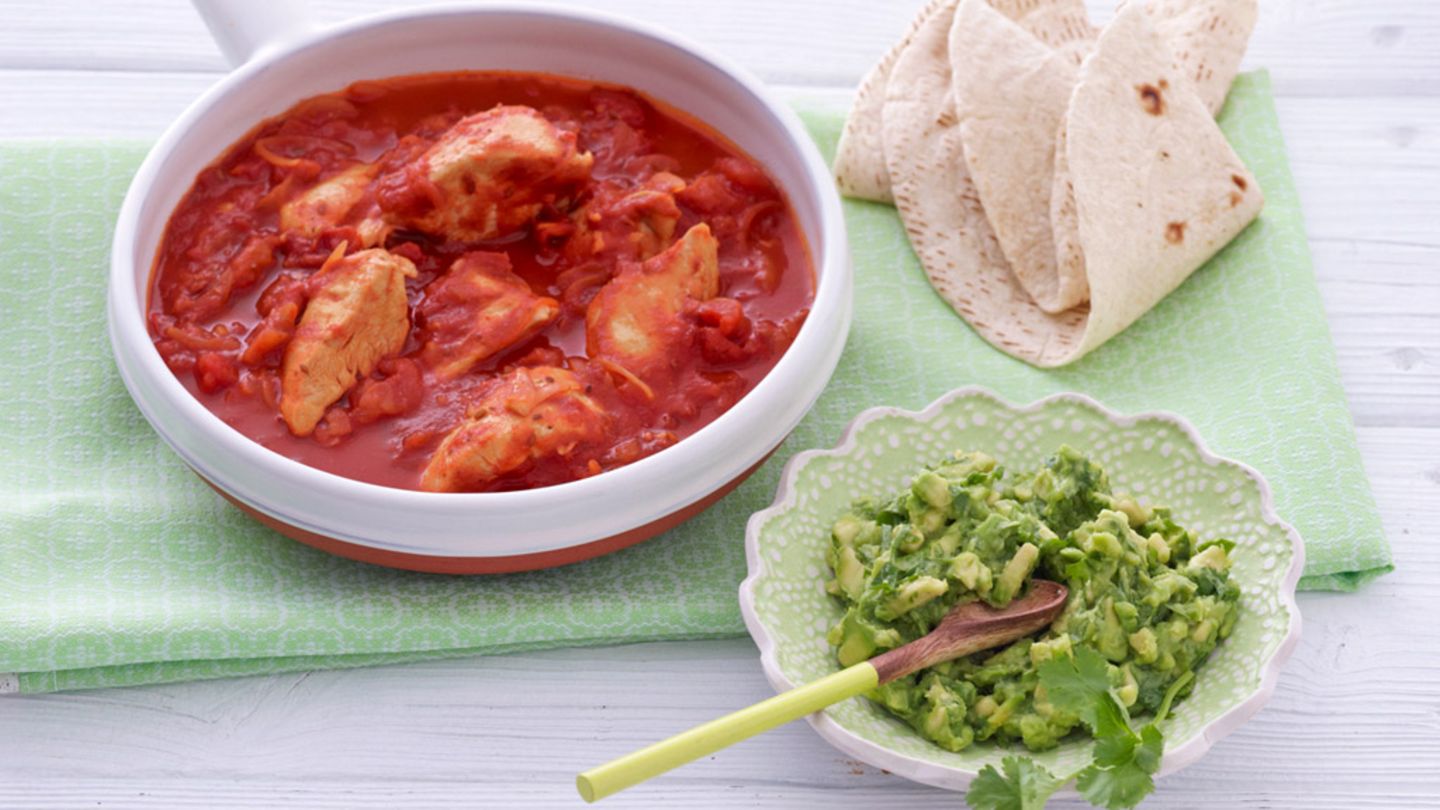 Scharfe Hähnchenpfanne mit Avocado-Salsa Rezept