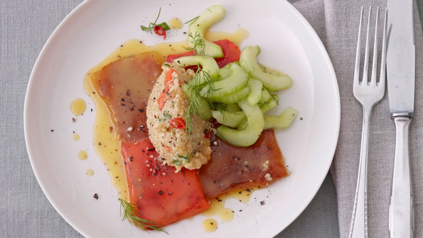 Quinoa-Salat mit gegrillter Paprika und Gurke Rezept