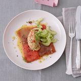 Quinoa-Salat mit gegrillter Paprika und Gurke
