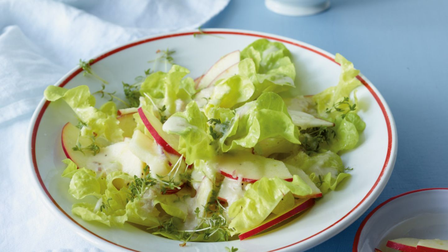 Grüner Salat mit Apfel Rezept - [ESSEN UND TRINKEN]