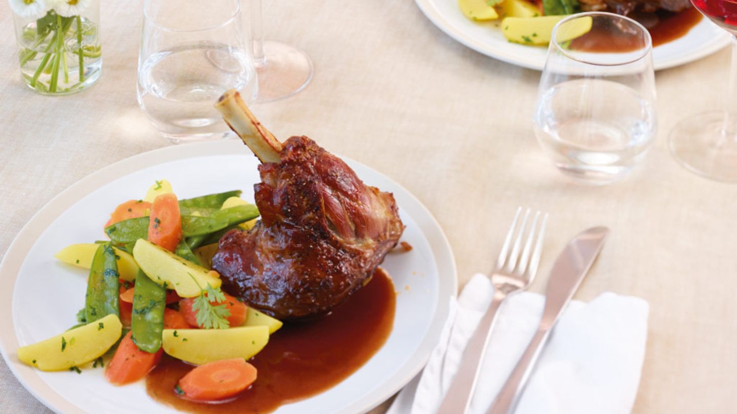 Lammstelzen mit Rotweinsauce Rezept - [ESSEN UND TRINKEN]