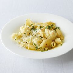 Blumenkohl-Pasta con aglio e olio