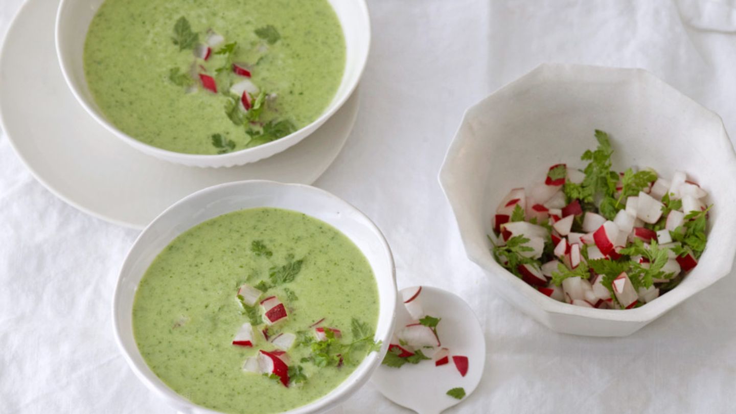 Kerbelsuppe mit Radieschen Rezept