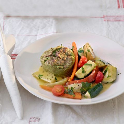 Zucchini-Flan mit Kohlrabi-Möhren-Salat
