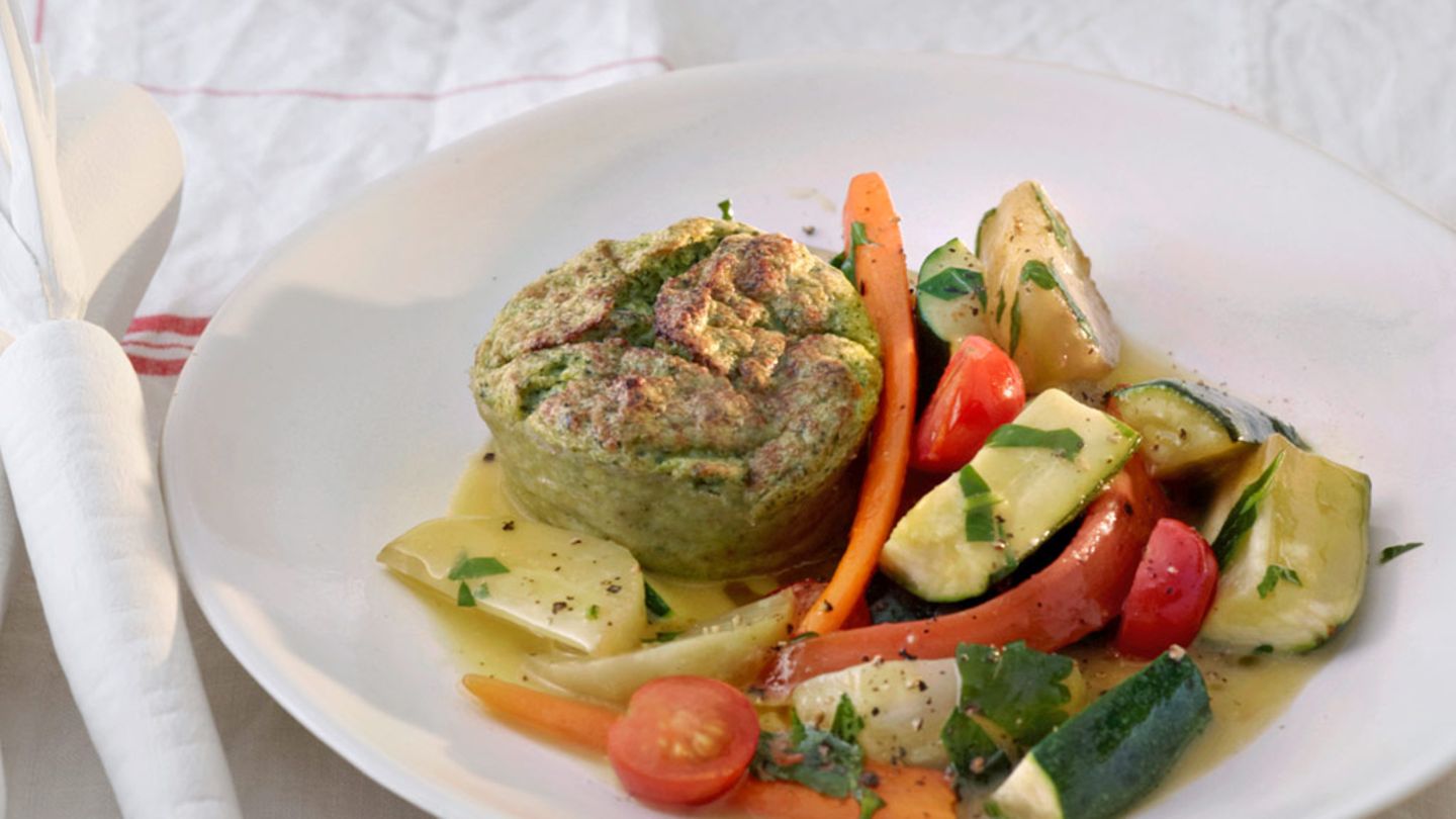 Zucchini-Flan mit Kohlrabi-Möhren-Salat Rezept