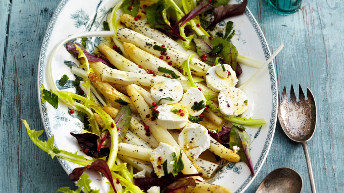 Salat aus weißem Ofen-Spargel mit Mohn Rezept