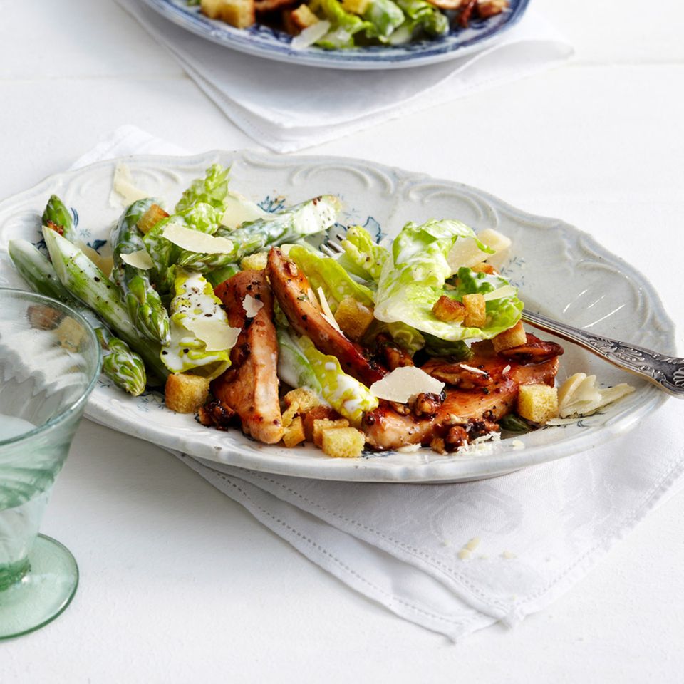 Grüner-Spargel-Caesar-Salad