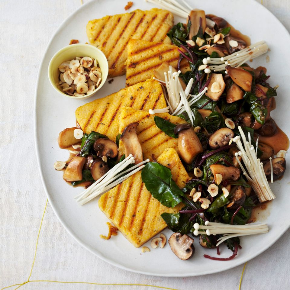 Gebratene Rosmarin Polenta Mit Mangold Pilzen Rezept Essen Und Trinken