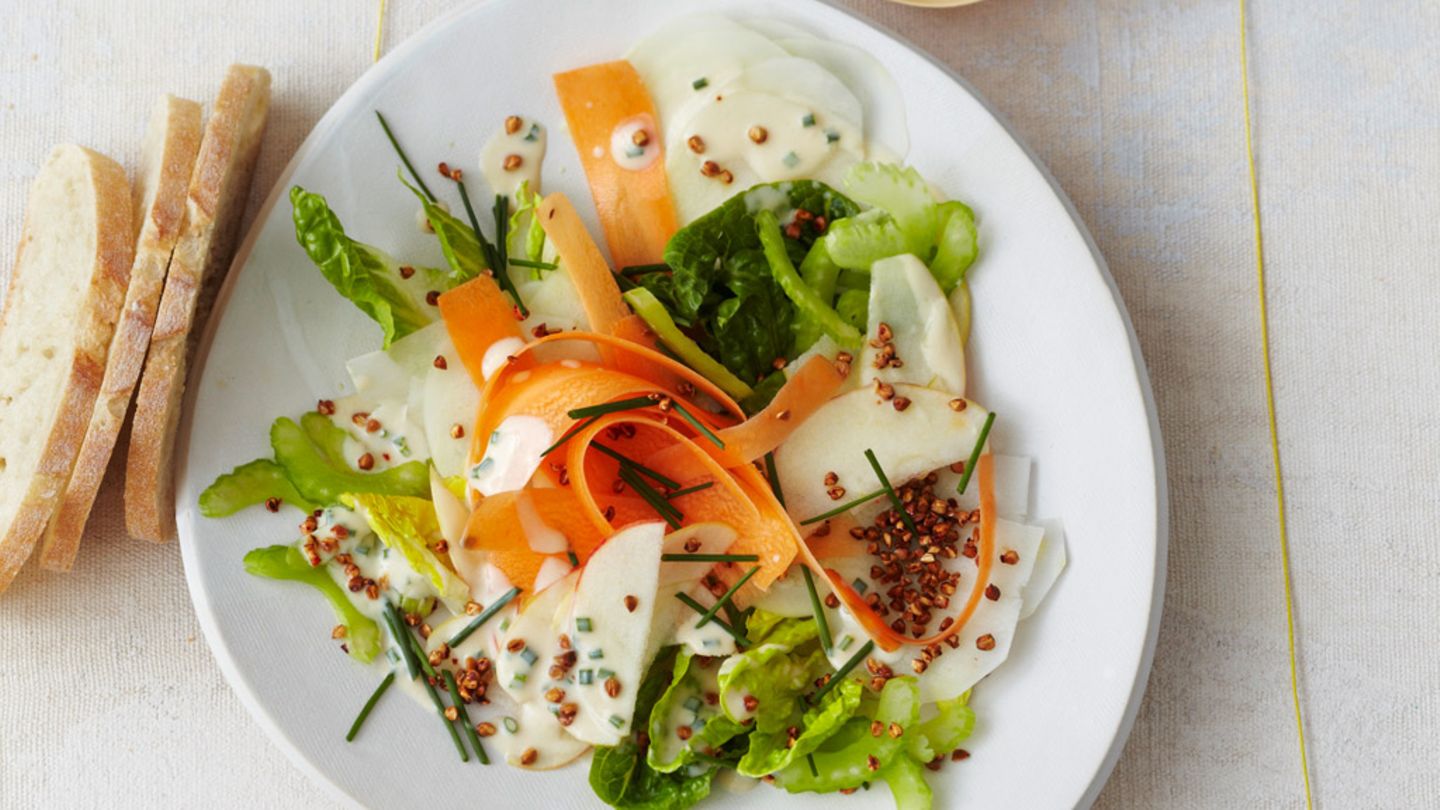 Kohlrabi-Möhren-Salat mit Seidentofu-Dressing Rezept - [ESSEN UND TRINKEN]