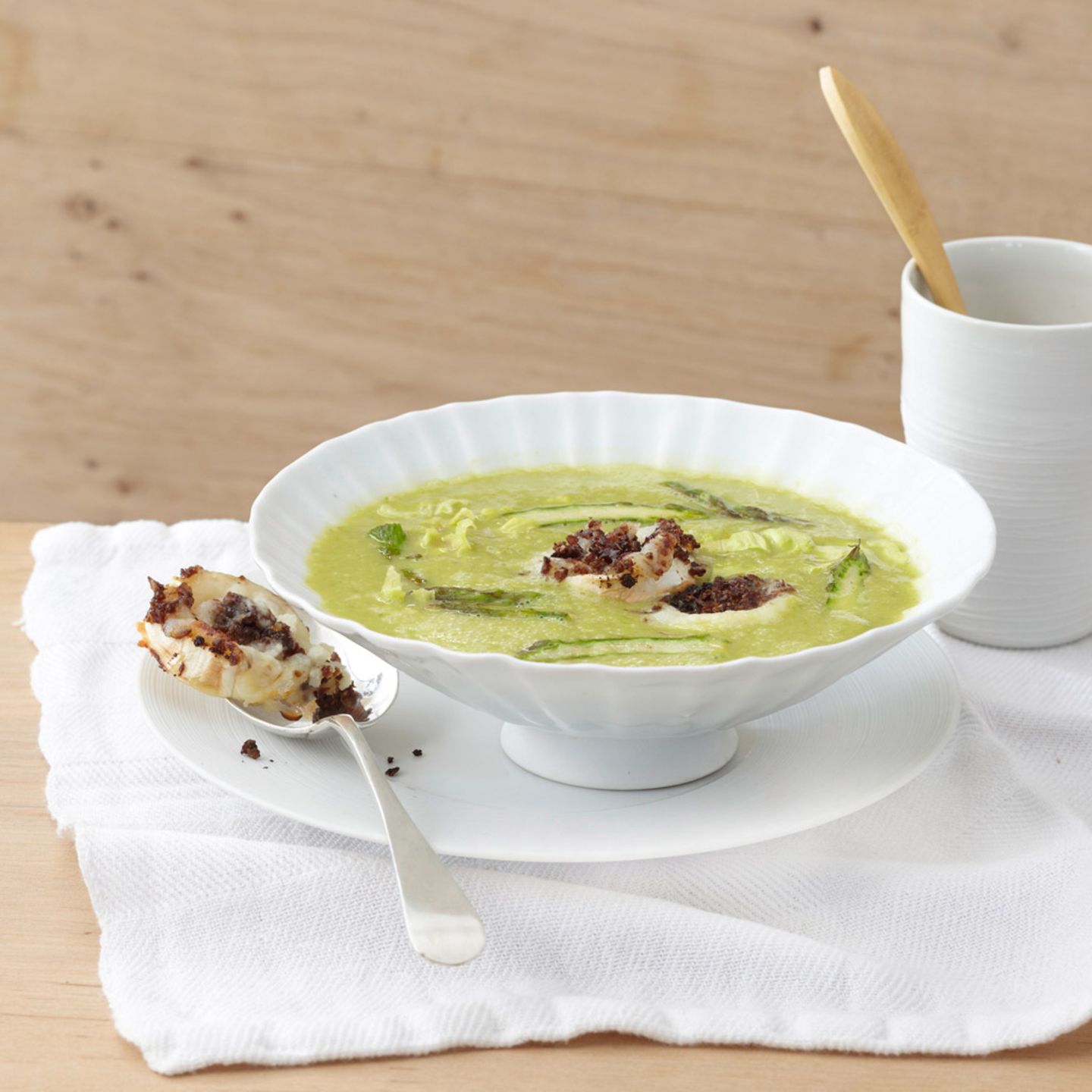 Grüner-Spargel-Kopfsalat-Suppe