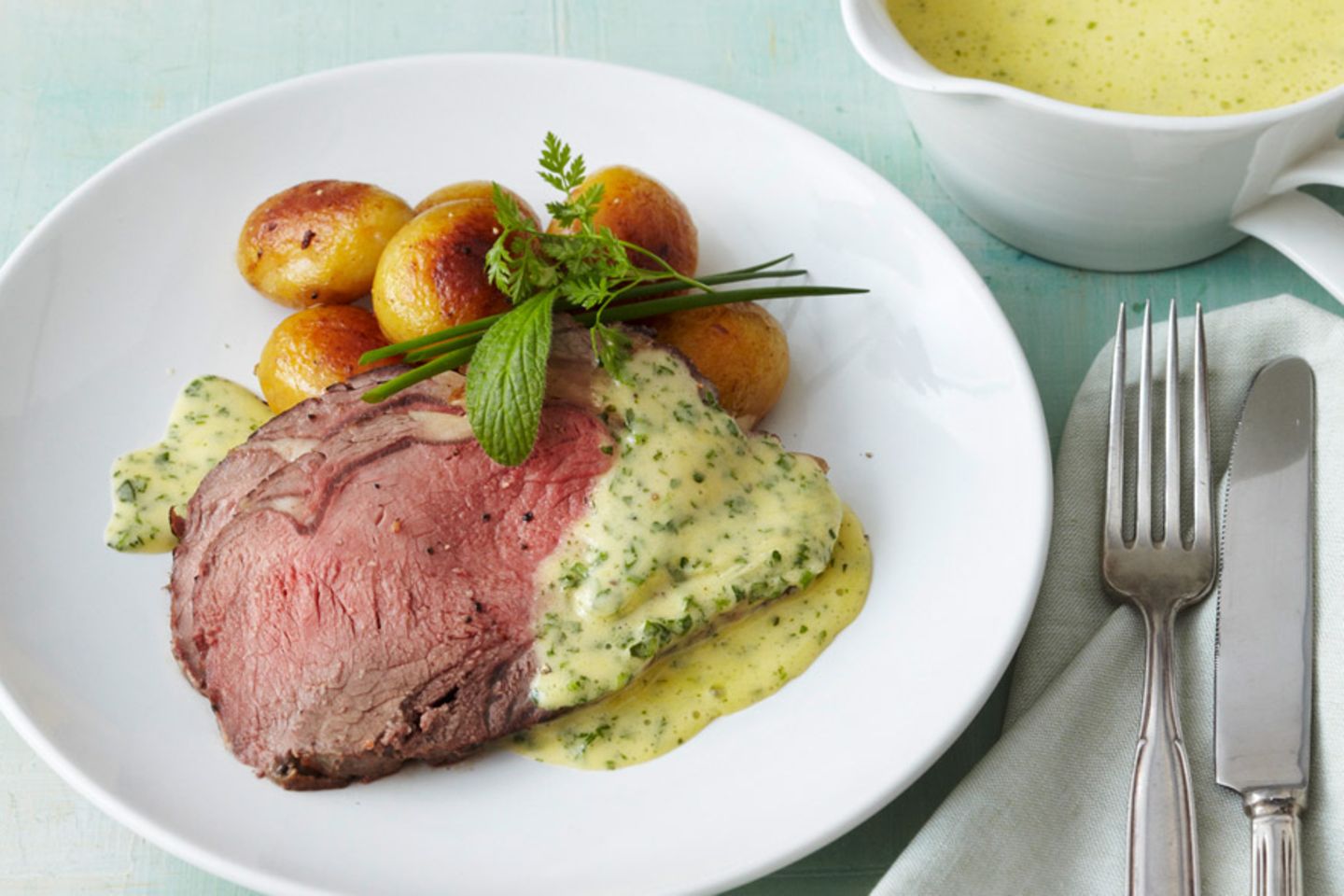 Roastbeef Mit Krauter Hollandaise Rezept Essen Und Trinken