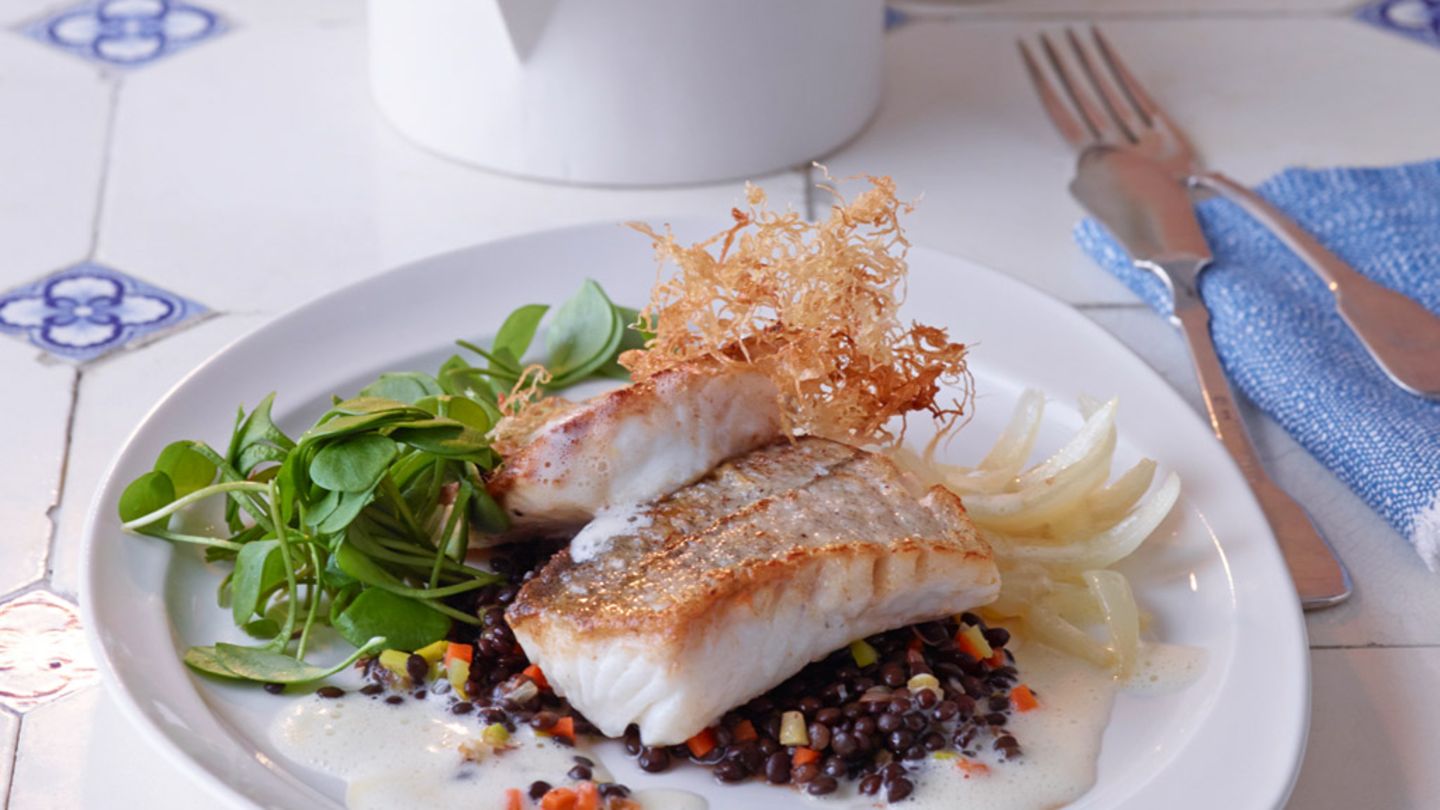 Schellfisch mit Linsengemüse und Zitronen-Beurre-Blanc Rezept - [ESSEN ...