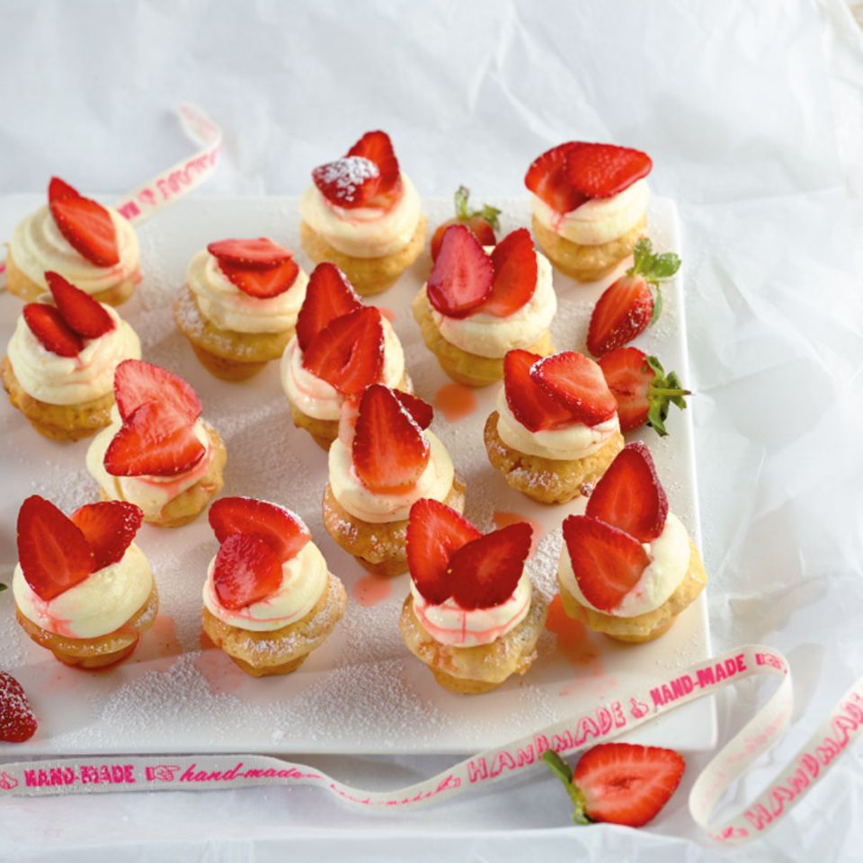 Mini-Cupcakes mit Erdbeeren