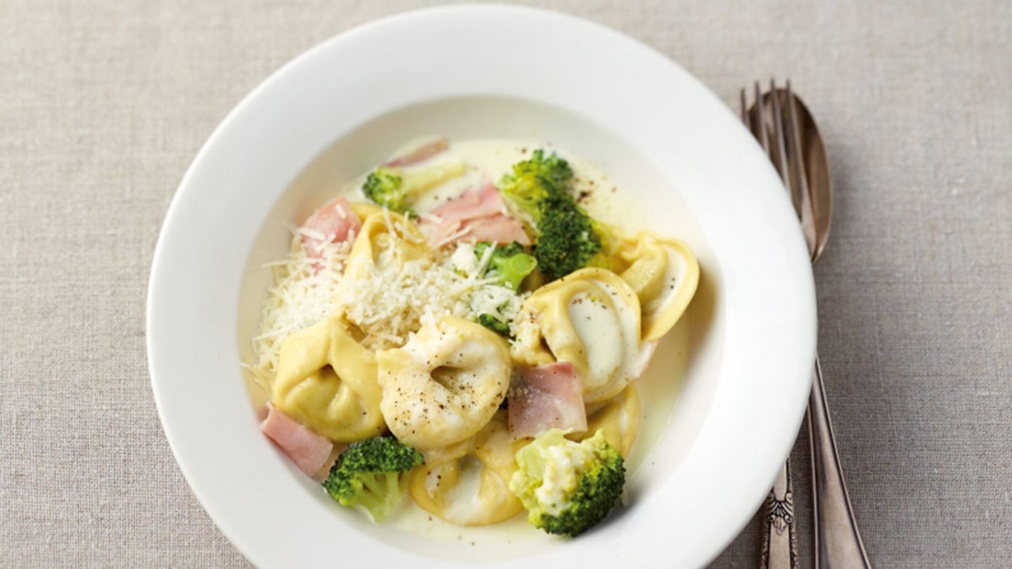 Tortellini Mit Broccoli Sahne Sauce Rezept Essen Und Trinken