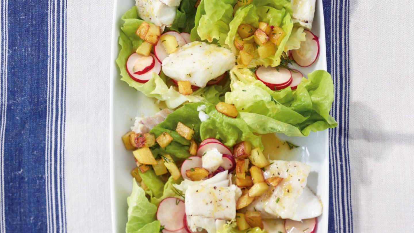 Zitronen-Seelachs mit Salat Rezept