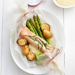 Lachs und Spargel mit Estragon-Sabayon