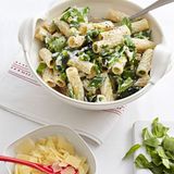 Grüne Sommer-Pasta mit Ricotta und Pecorino
