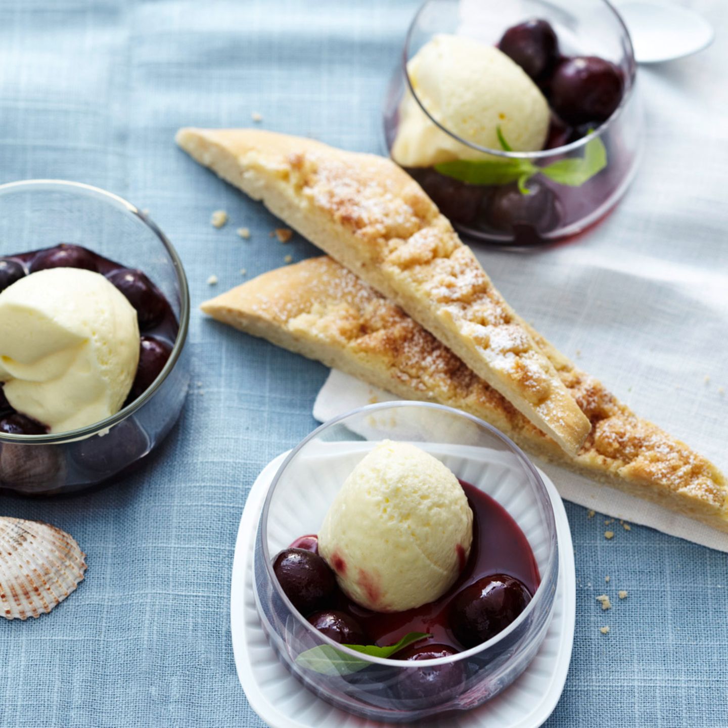 Zitronencreme mit Kirschkompott