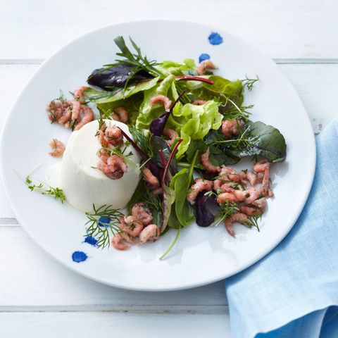 Kartoffel-Mousse mit Salat und Krabben