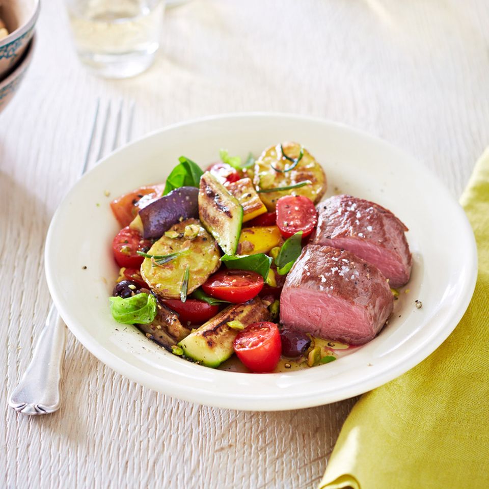 Lammrucken Mit Auberginen Zucchini Gemuse Rezept Essen Und Trinken