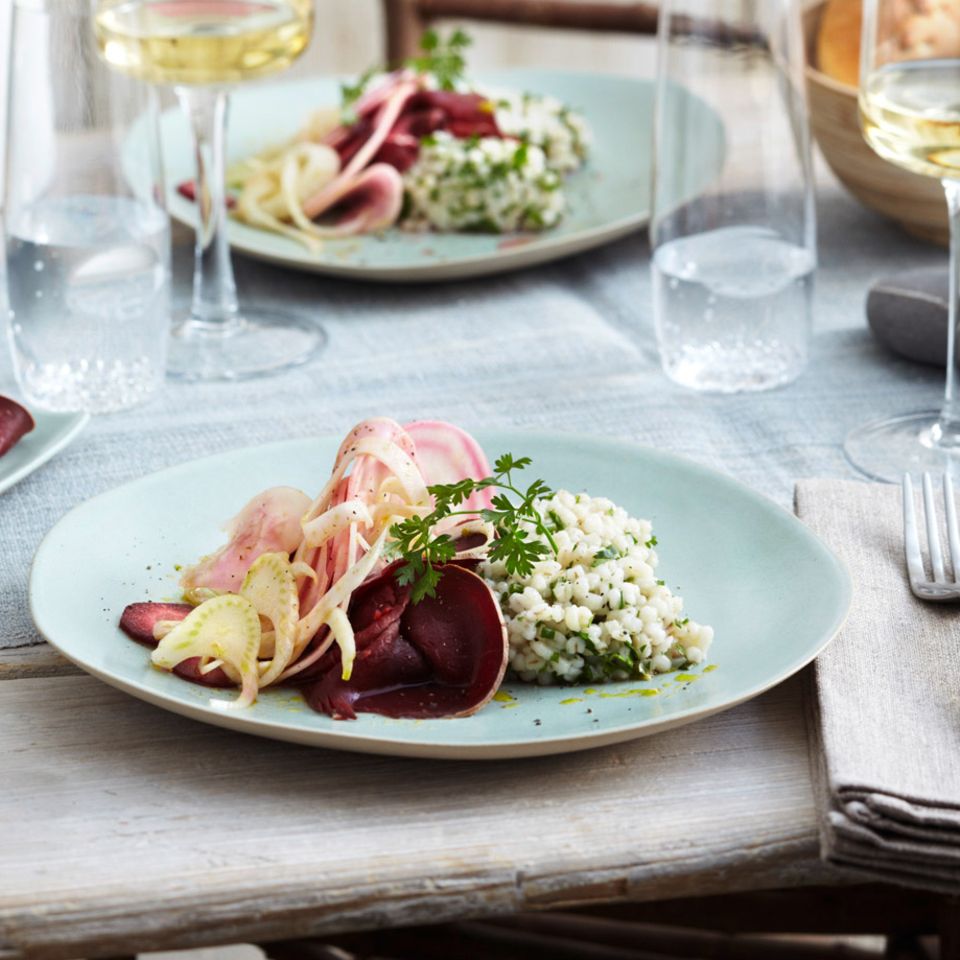 Rohkostsalat mit Graupen und Schinken