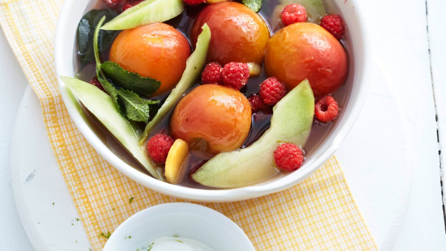 Pochierte Sommerfrüchte Rezept