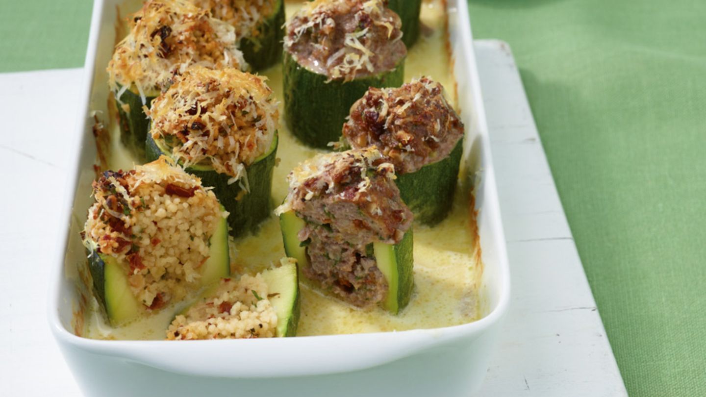 Gefüllte Zucchini mit Hack oder Couscous Rezept